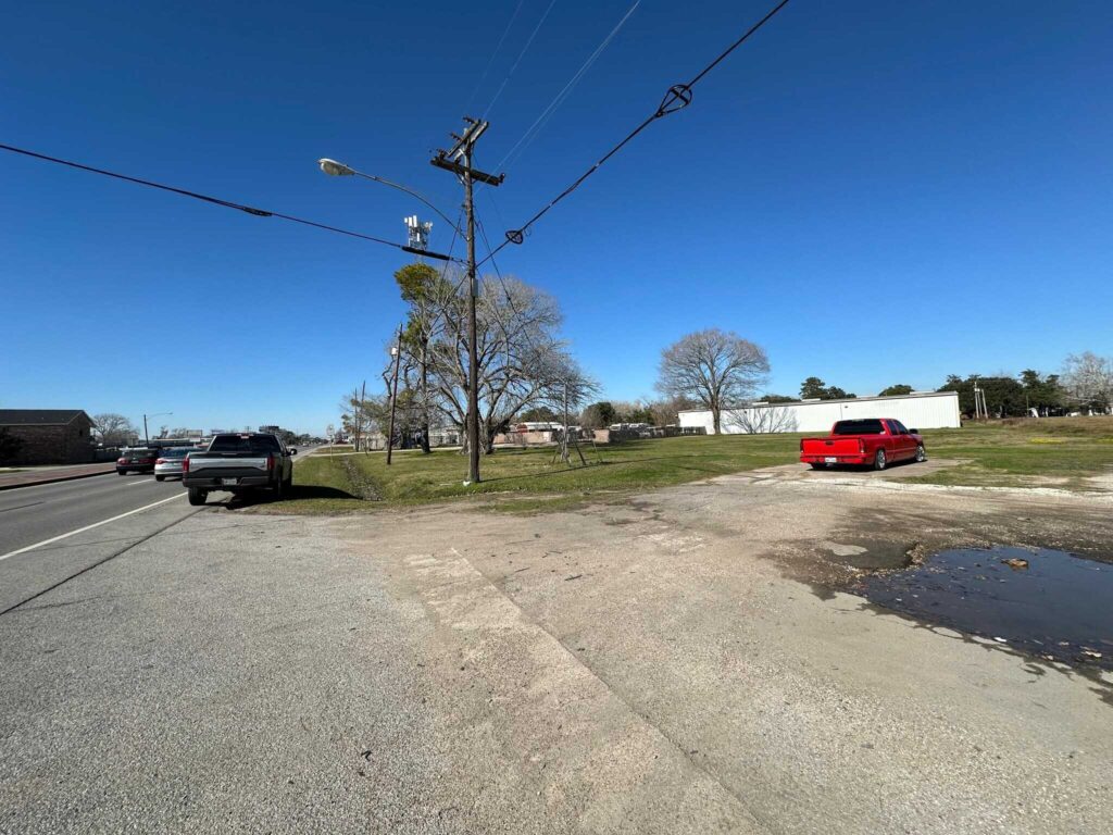 346558-E-Highway-6-Alvin-TX-Main-2-LargeHighDefinition